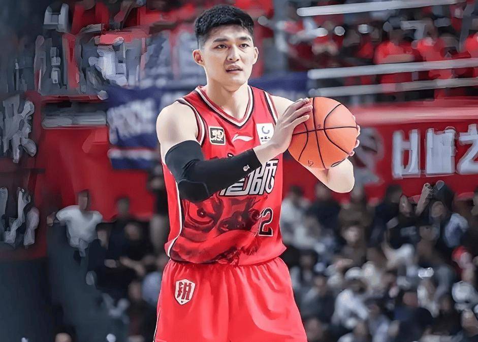 转会期广州队备战全明星赛，篮板制胜细节曝光，球迷炸锅，身体对抗强度拉满(广州队最新消息)