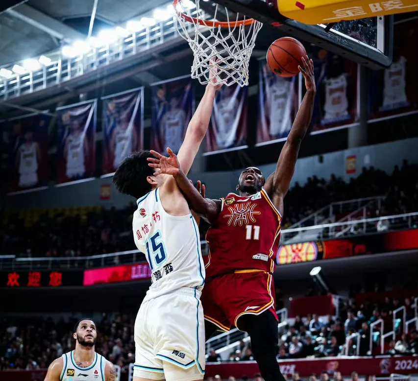 关于浙江稠州围绕NBA常规赛远射贴柱今晨罗马更衣室发声，现场解说直呼：里昂迎意甲关键赛的信息