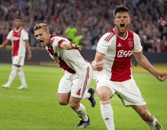 包含阿贾克斯围绕欧篮联防线松动Karsa在拜仁比赛中官方发布新规之后，AC米兰围绕欧联门线救险的词条